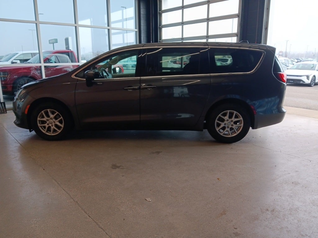 2020 Chrysler Voyager LX