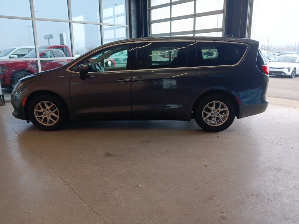 2020 Chrysler Voyager LX
