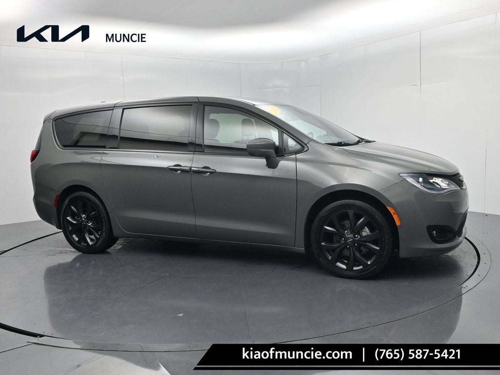 2020 Chrysler Pacifica Touring