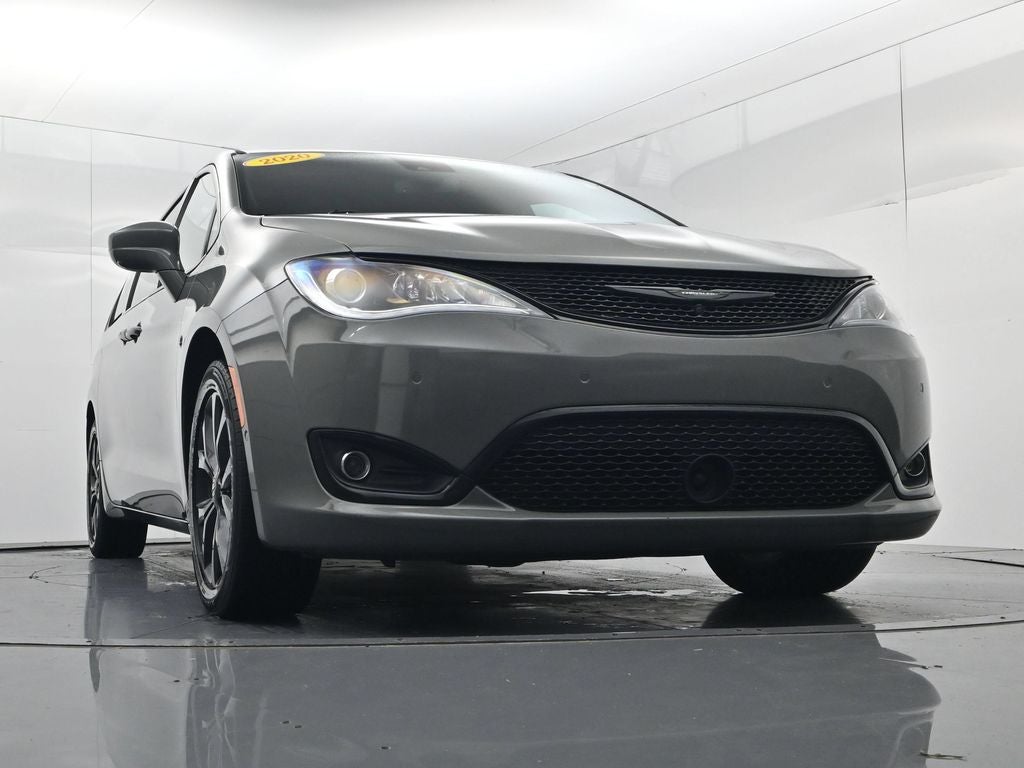 2020 Chrysler Pacifica Touring
