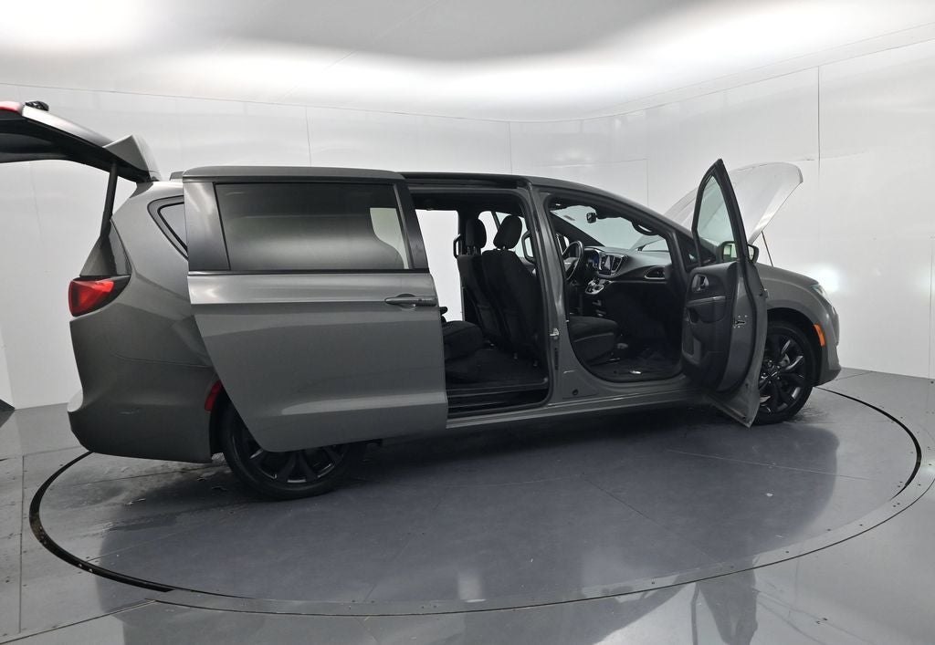 2020 Chrysler Pacifica Touring