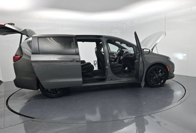 2020 Chrysler Pacifica Touring