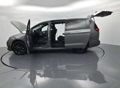 2020 Chrysler Pacifica Touring