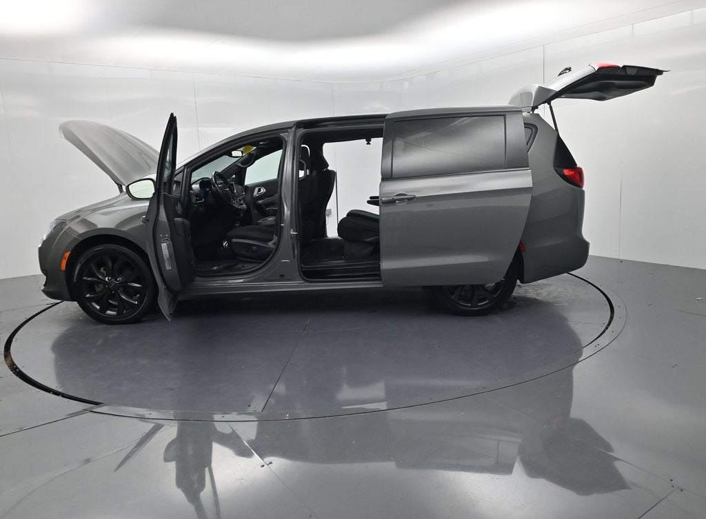 2020 Chrysler Pacifica Touring
