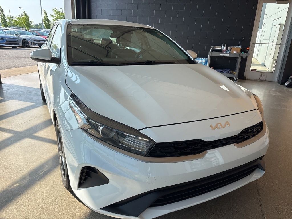 2024 Kia Forte LXS AT's photo
