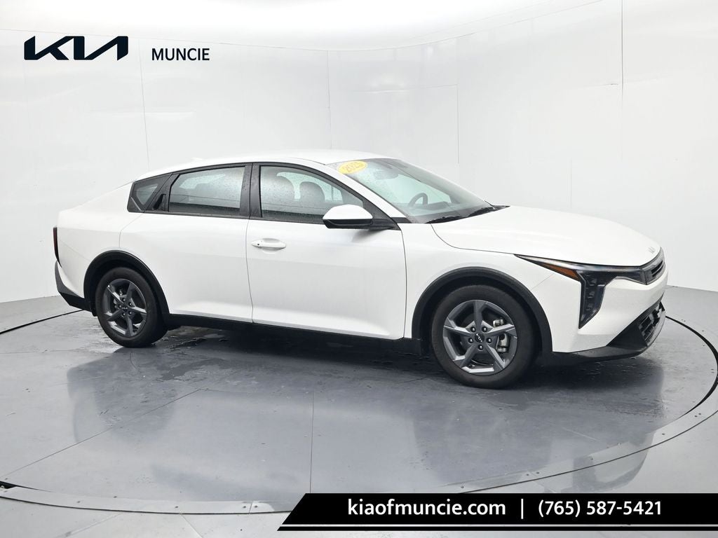 2025 Kia K4 LXS AT's photo