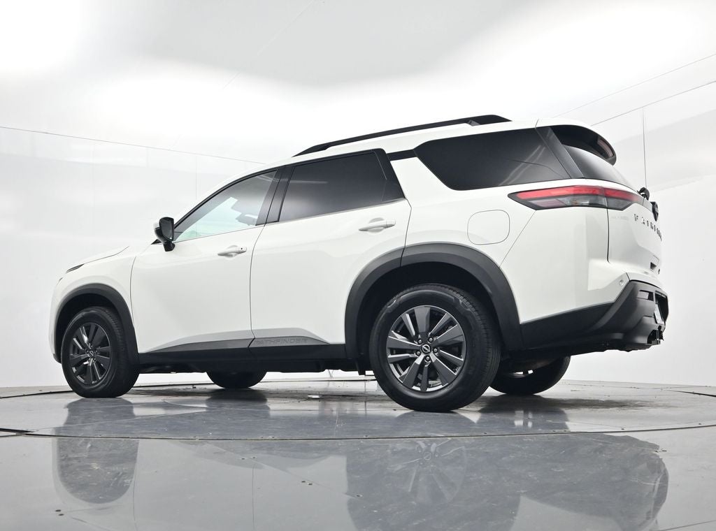 2022 Nissan Pathfinder SV