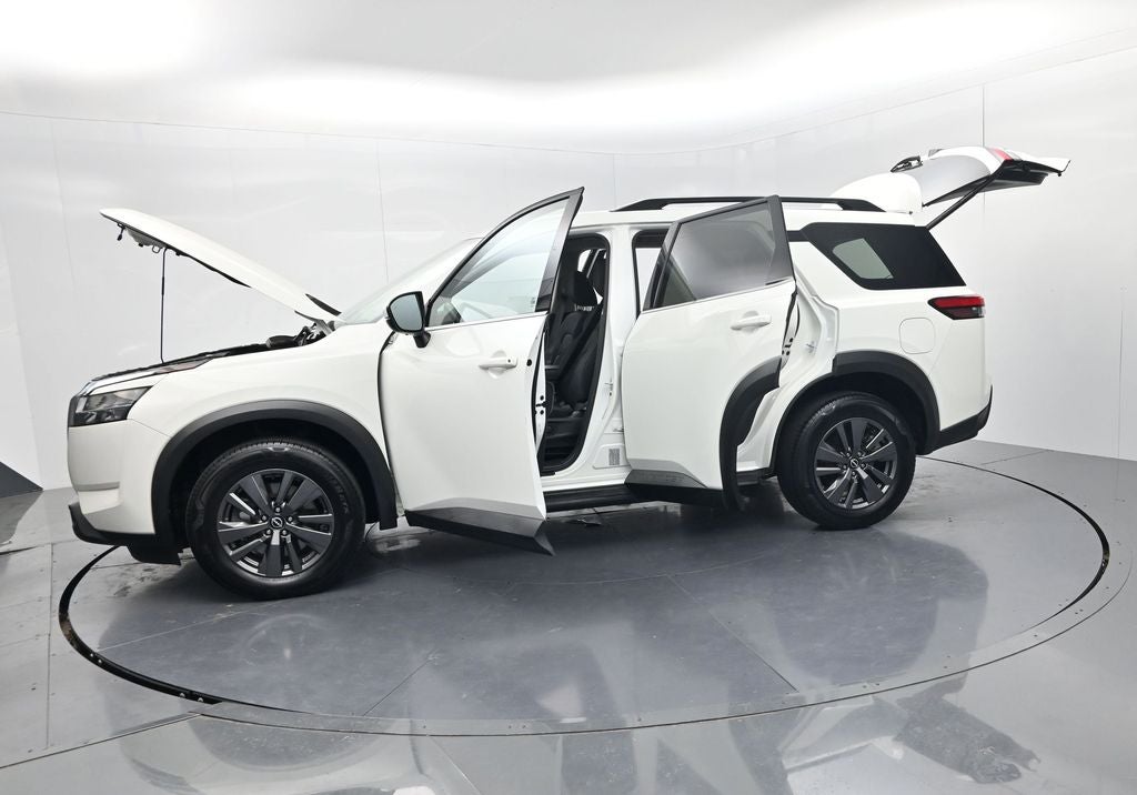 2022 Nissan Pathfinder SV