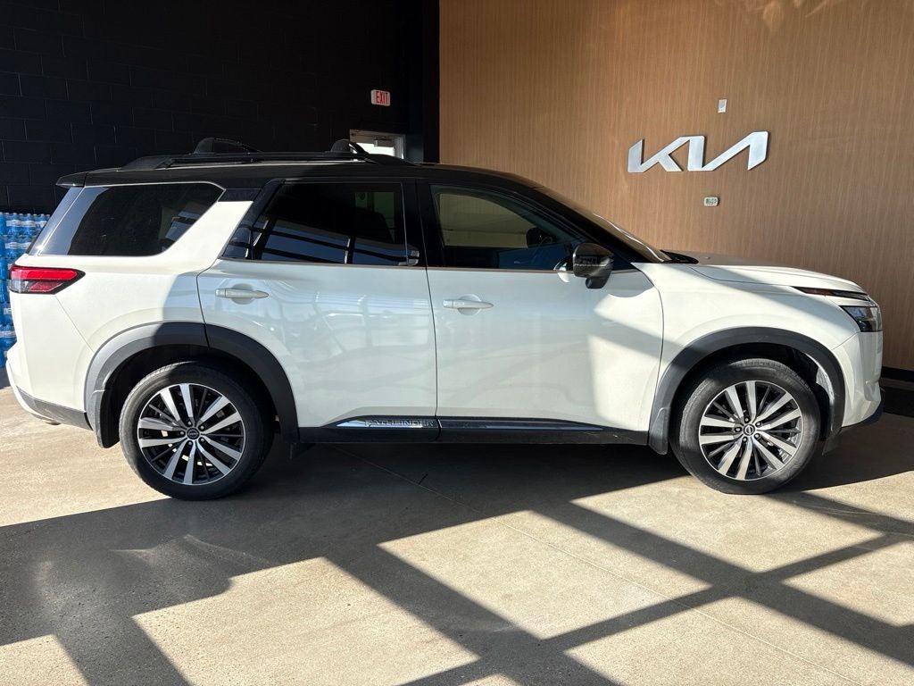 2022 Nissan Pathfinder Platinum