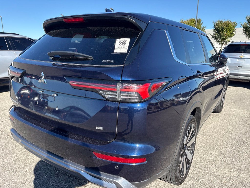 2025 Mitsubishi Outlander SE