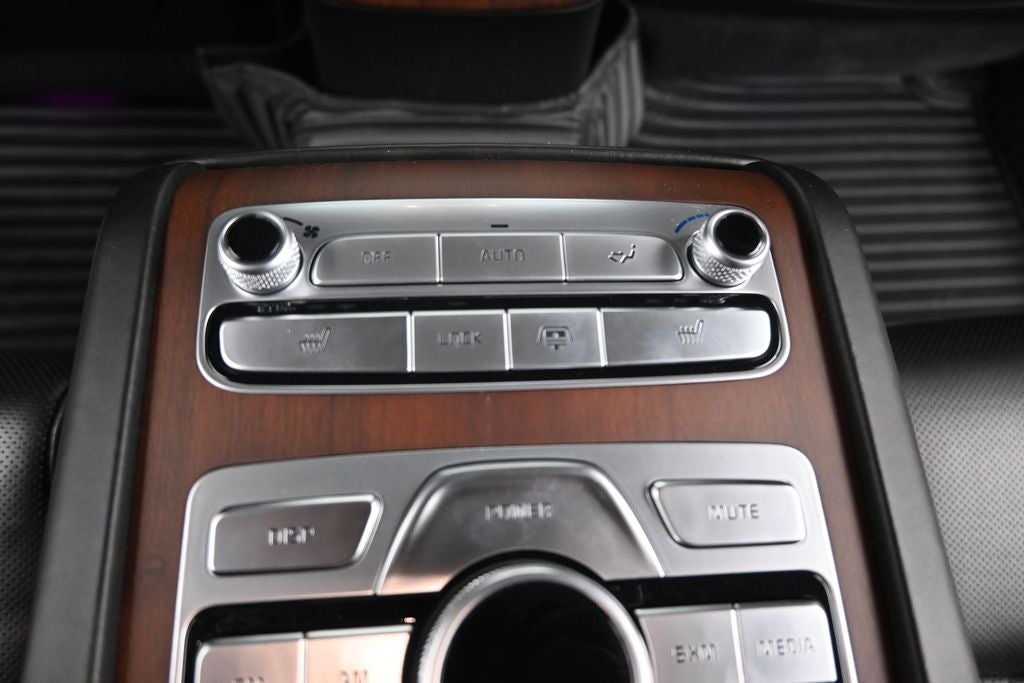2020 Kia K900 Luxury