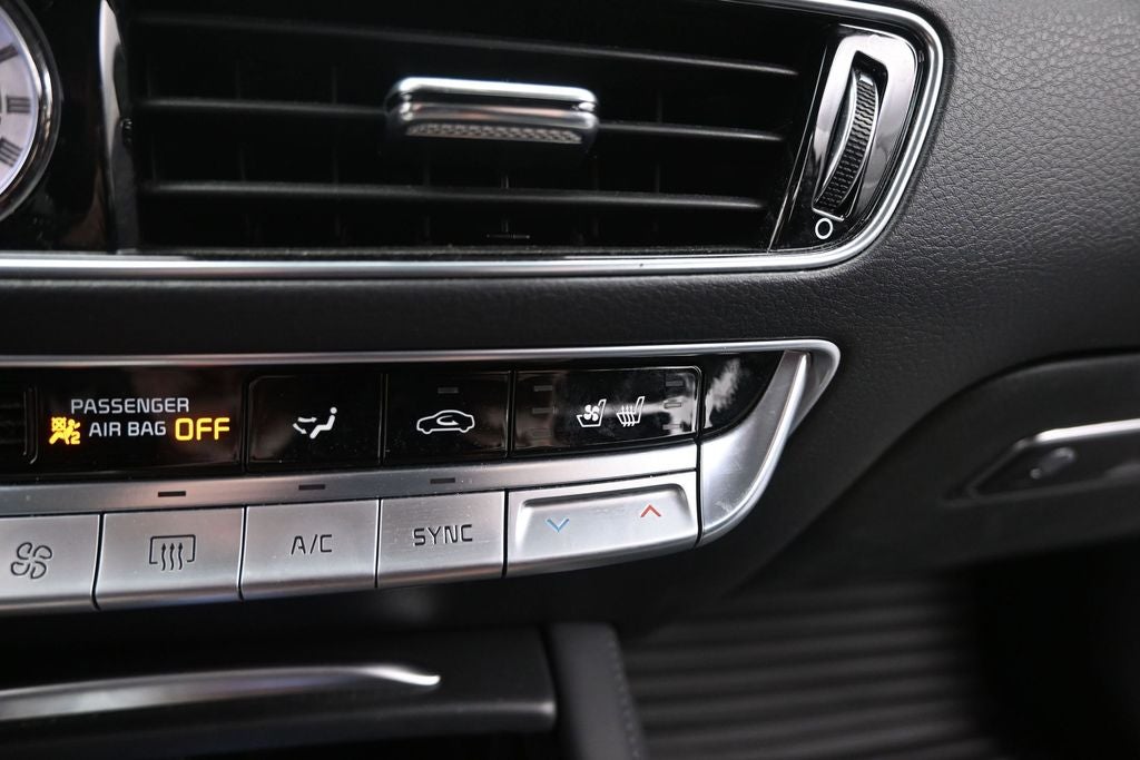 2020 Kia K900 Luxury