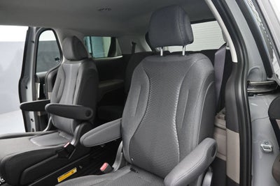 2027 Kia Carnival LX