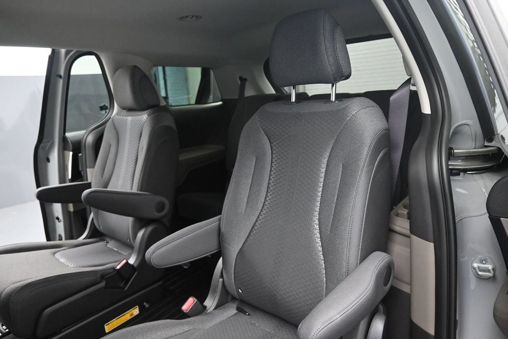 2027 Kia Carnival LX