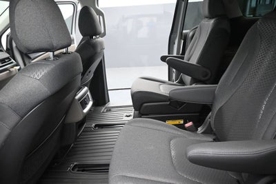2027 Kia Carnival LX
