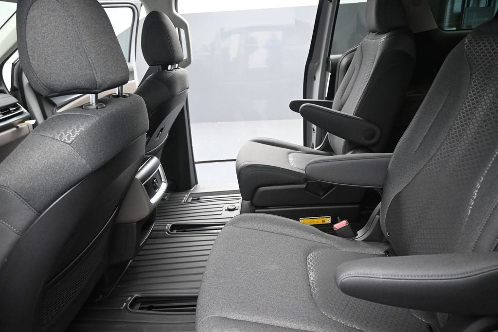 2027 Kia Carnival LX