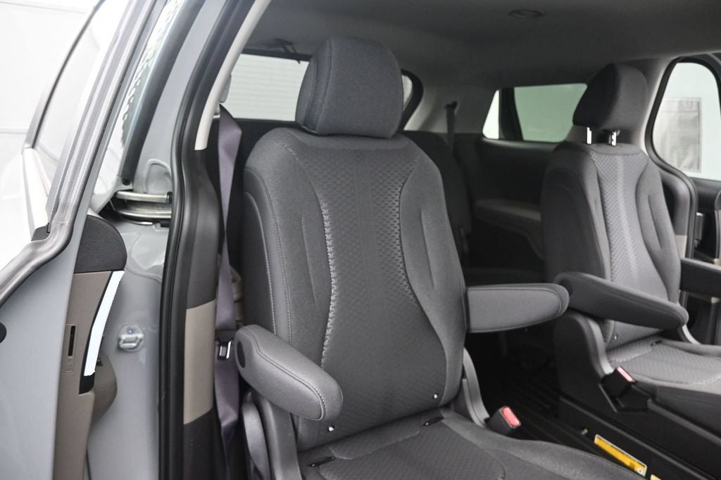 2027 Kia Carnival LX