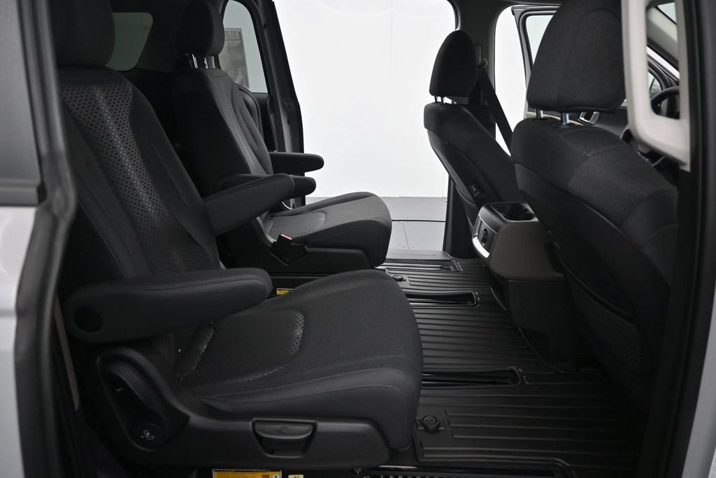 2027 Kia Carnival LX