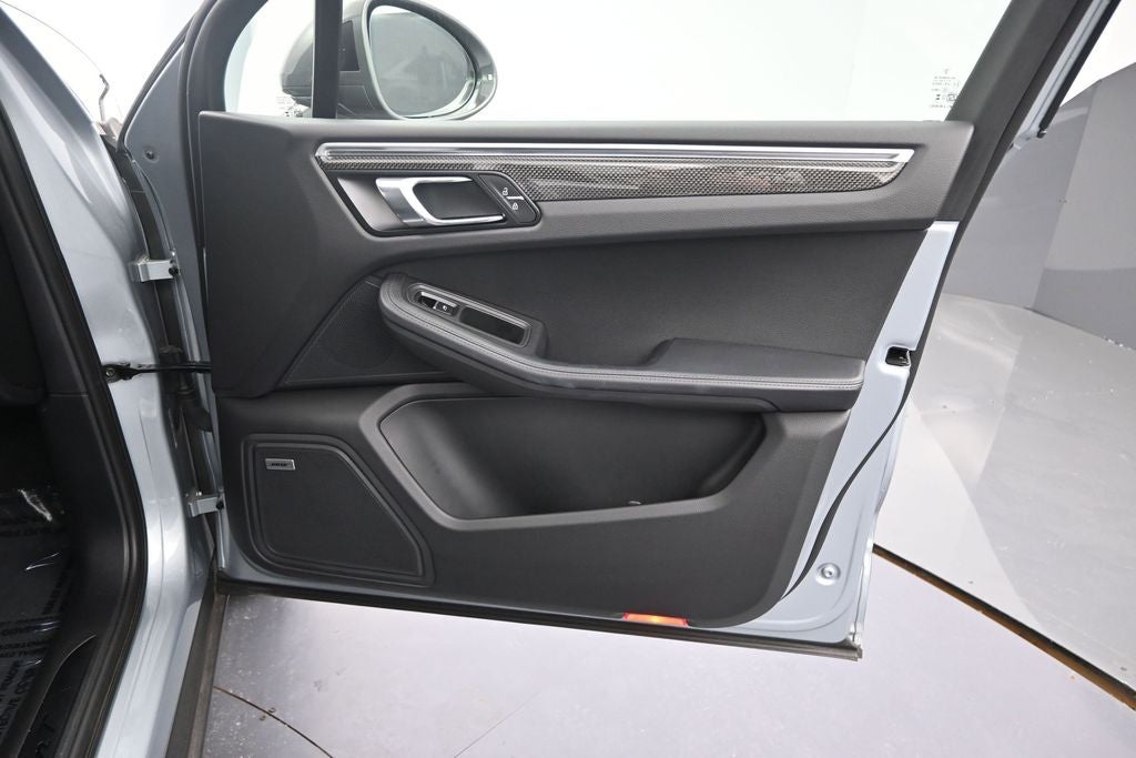 2024 Porsche Macan T